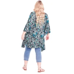 Women's Plus Size Holly Crop Ripped Jean - Light Wash | AVEOLOGY